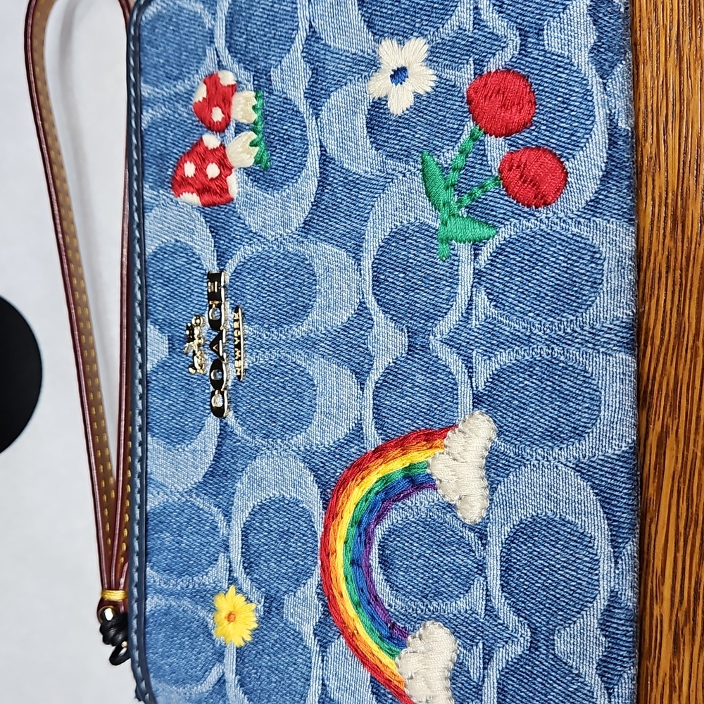 Coach Corner Zip Wristlet In Signature Denim NWT - Picture 4 of 8